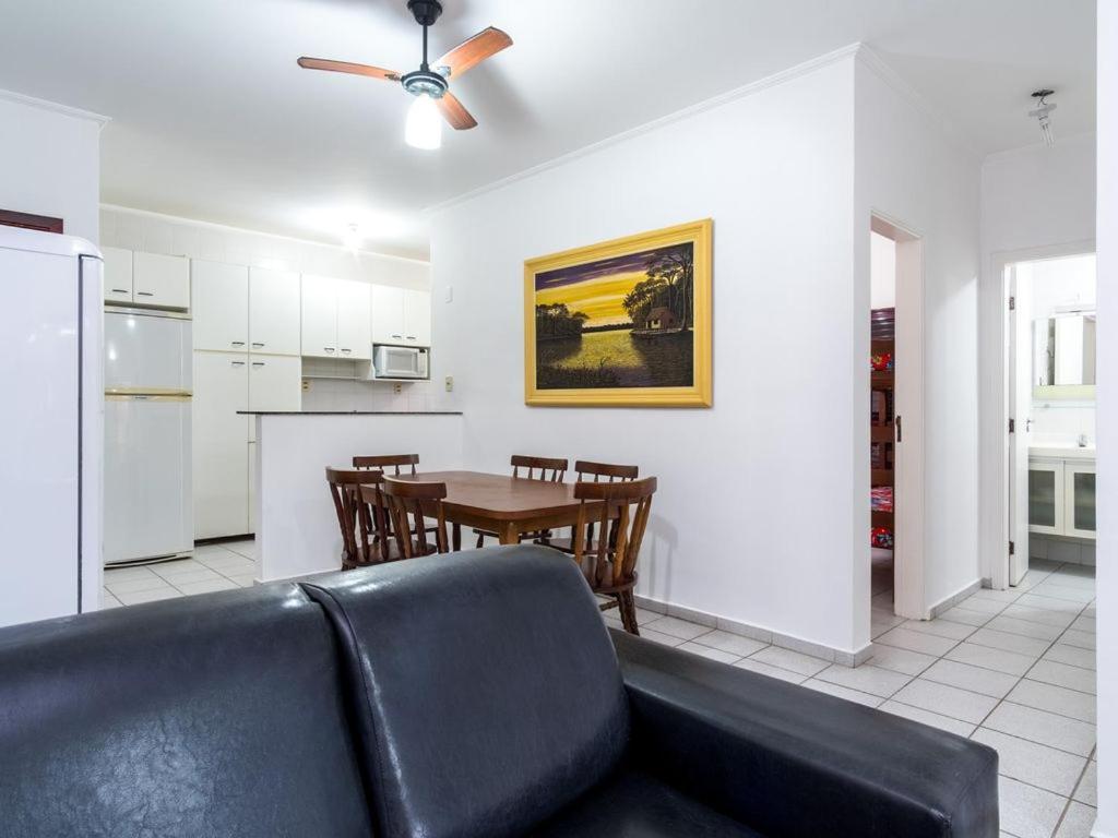 Apartamento Espacoso Com Ar Condicionado E Wi-Fi, A 100 Metros Da Praia - Edificio Estoril ウバトゥバ エクステリア 写真